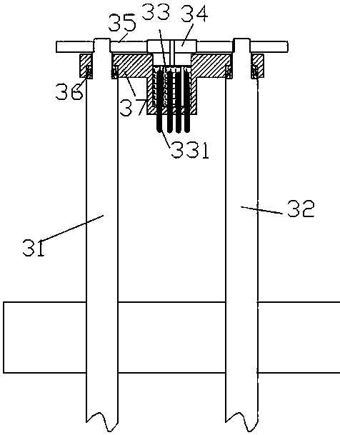 Photovoltaic panel angle adjustment device driven by twin-screw