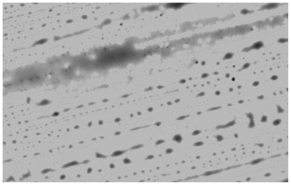 Amorphous alloy strip surface cleaning method and amorphous alloy strip