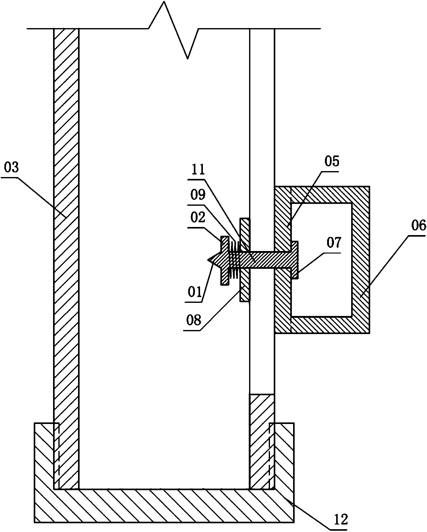 Longitudinal sliding type shell crushing mechanism