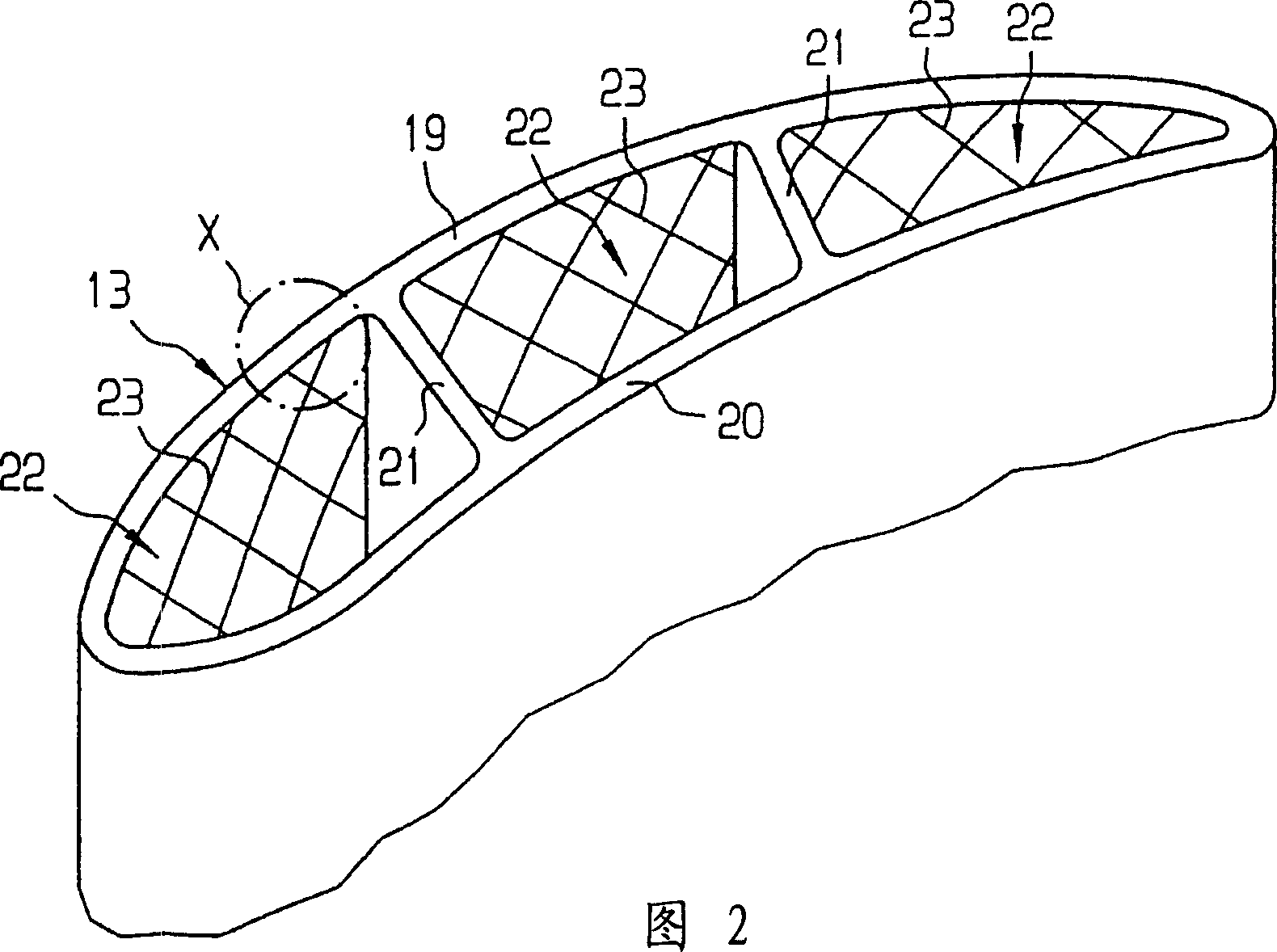 Reinforcement and cooling structure of a turbine blade