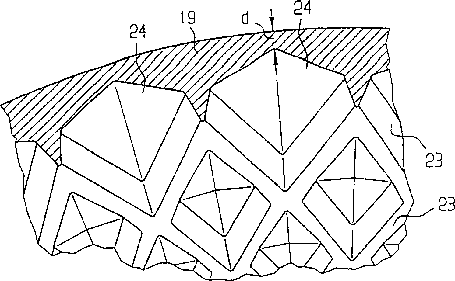 Reinforcement and cooling structure of a turbine blade