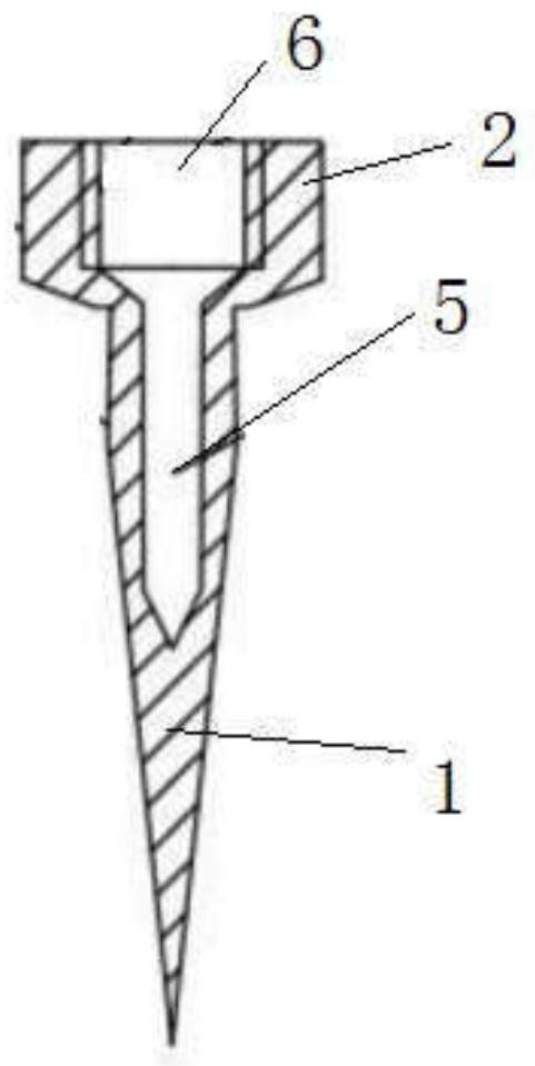 Solder tip resistant to oxidation and corrosion under high temperature and production method of solder tip