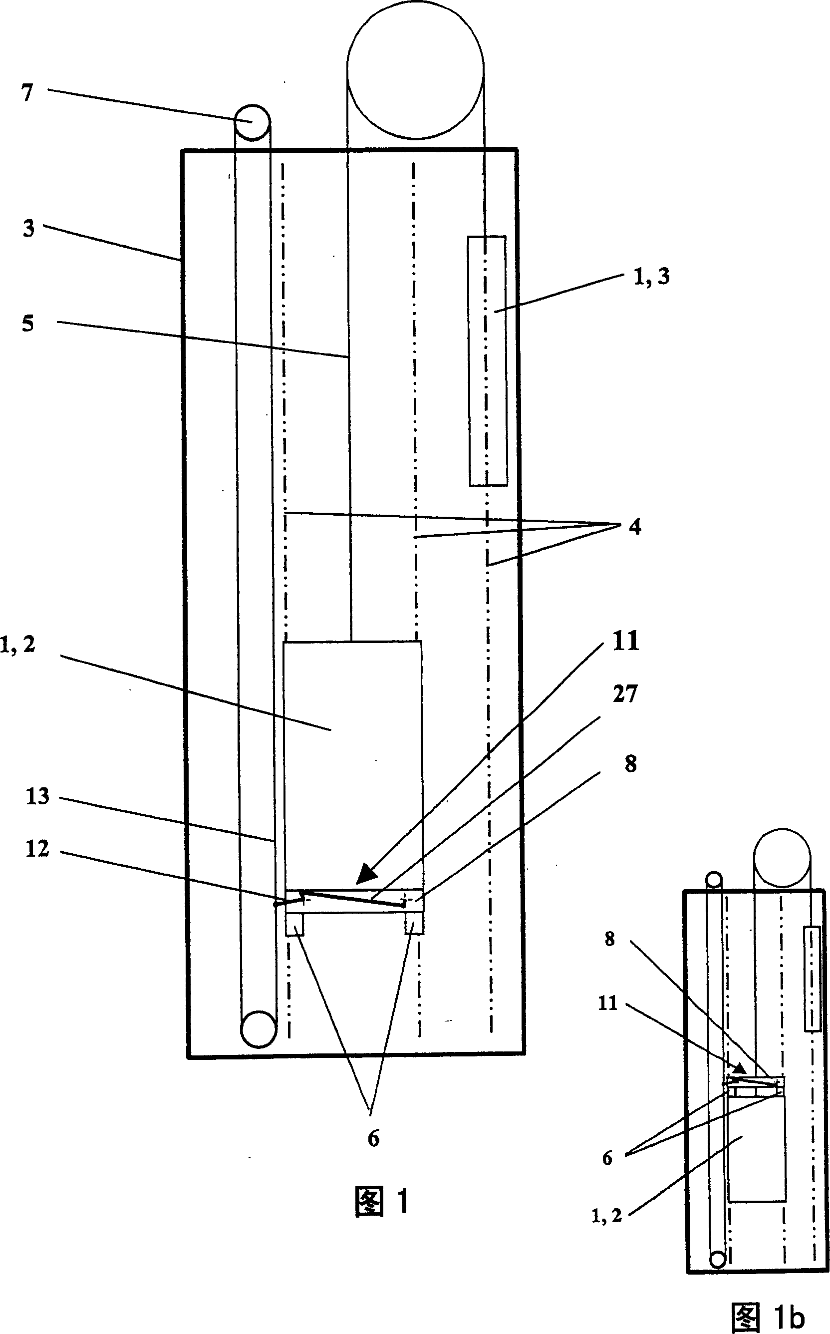 Elevator comprising a device for triggering a catch, a pull rod for triggering a catch and a method for triggering a catch