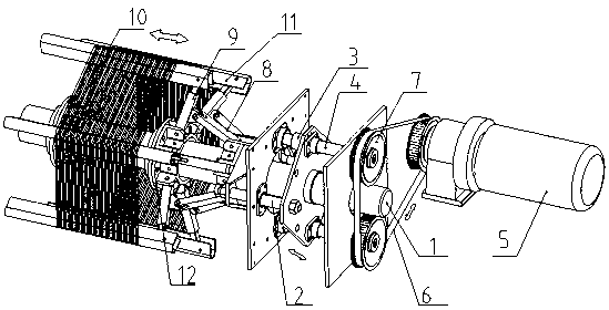 Automatic opening and closing device for hank reels of hank reeling machine