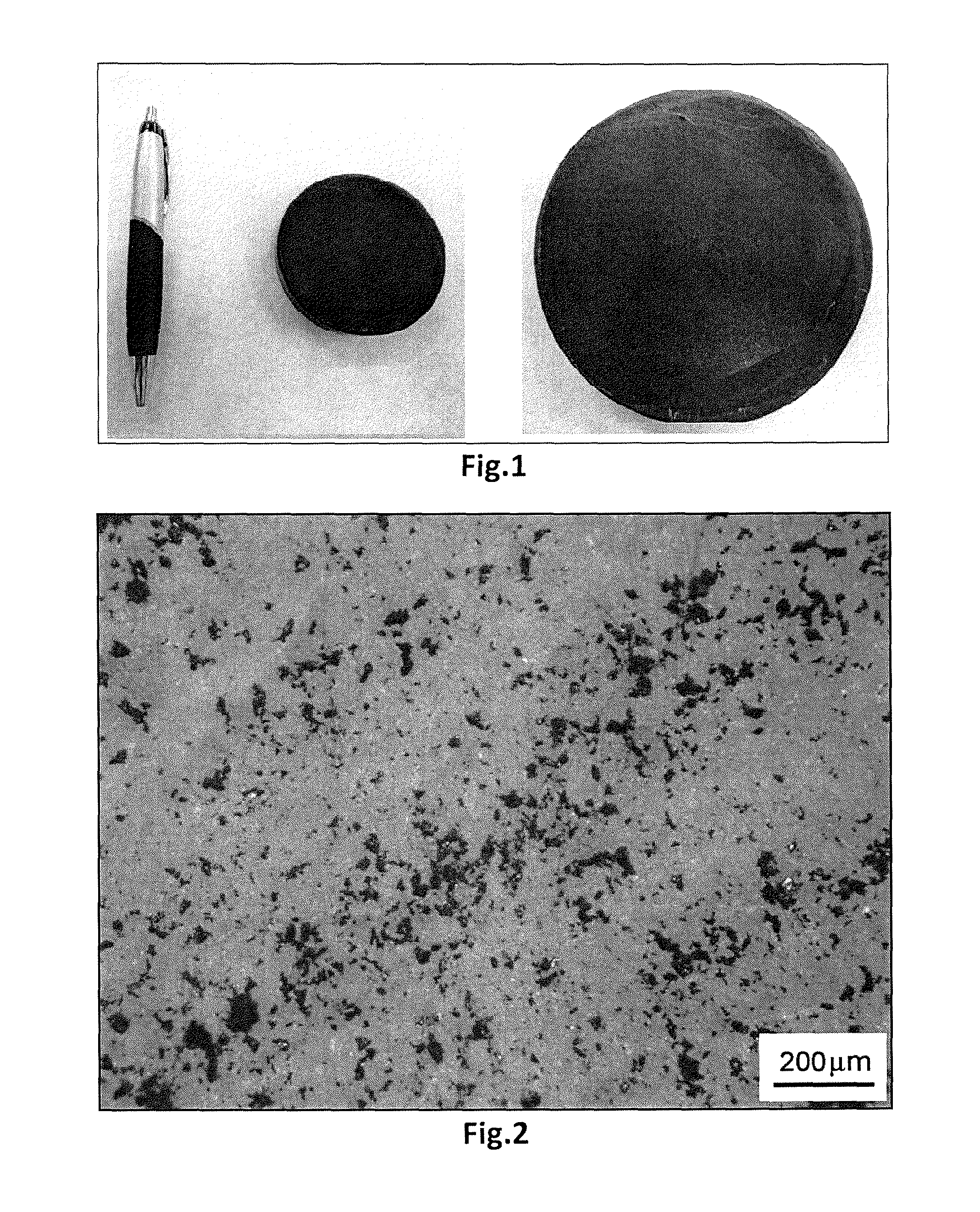 Composite material comprising UHMWPE and iron ore tailing and use of iron ore tailing in preparation of composite material