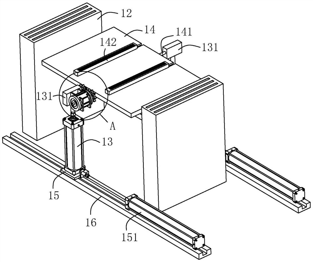 An automatic spraying equipment for aluminum veneer