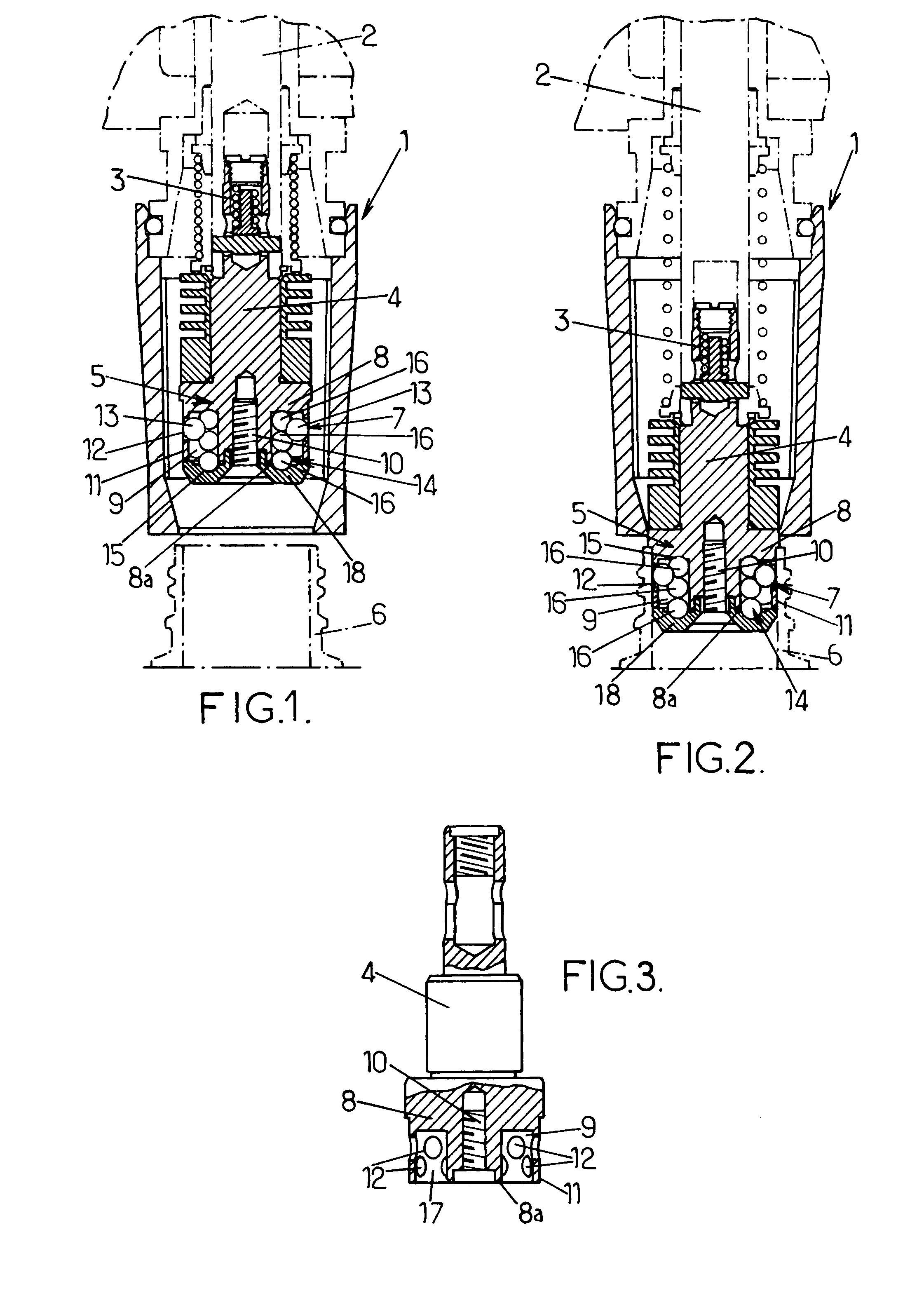 Individual support device for a container provided with a neck and installation provided with transport devices with such a support device