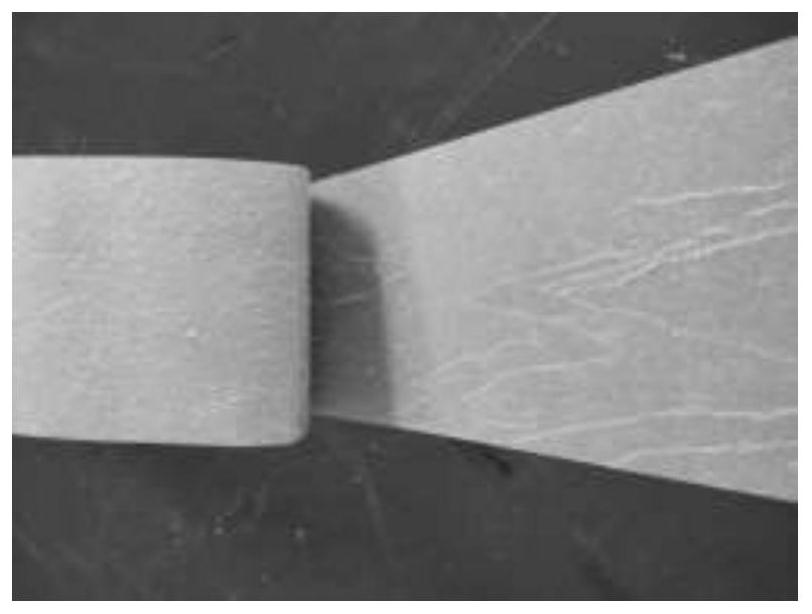 Insulating paperboard production method capable of improving interlayer bonding capacity