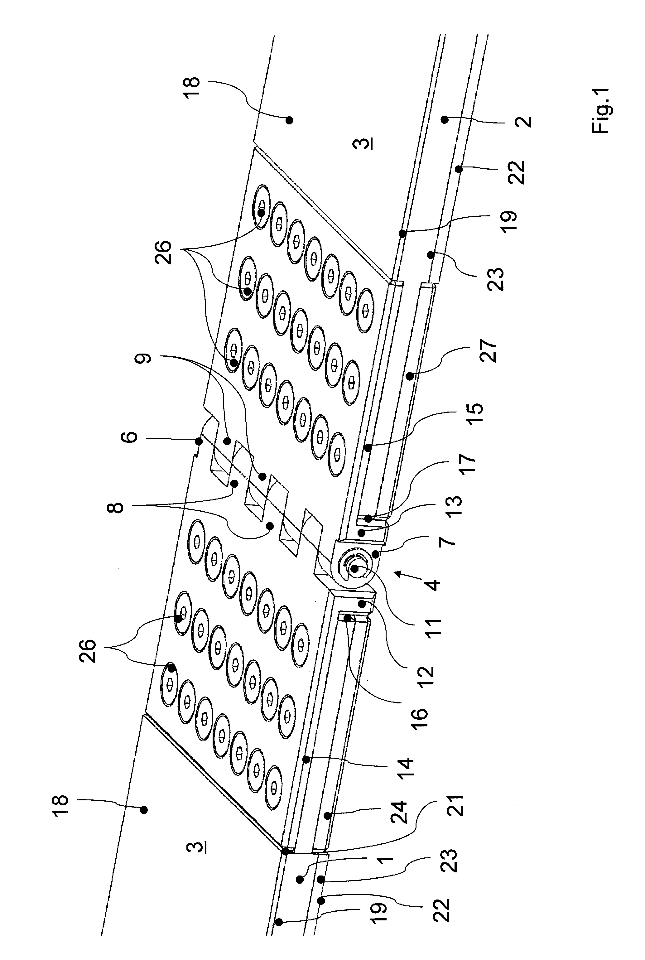 Steel cord conveyer belt with a connecting hinge for coupling two belt ends