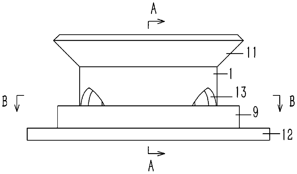 Feed inlet structure of vertical crusher