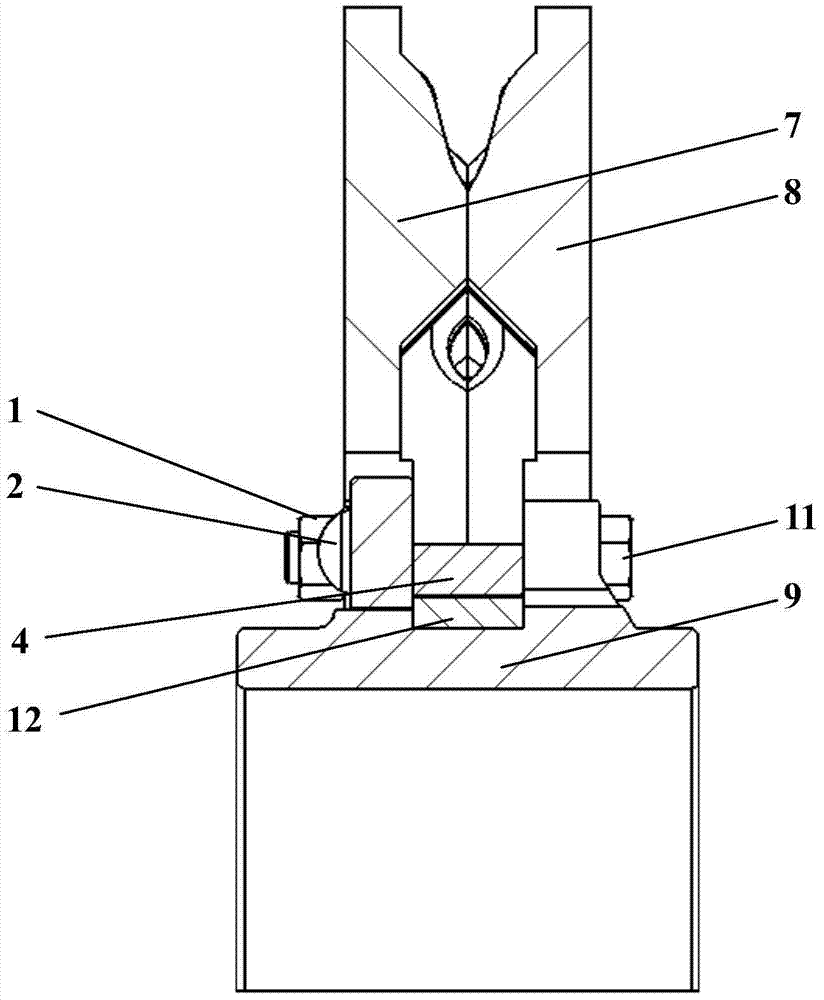 Connection between axle-mounted brake disc and disc hub of rail vehicle