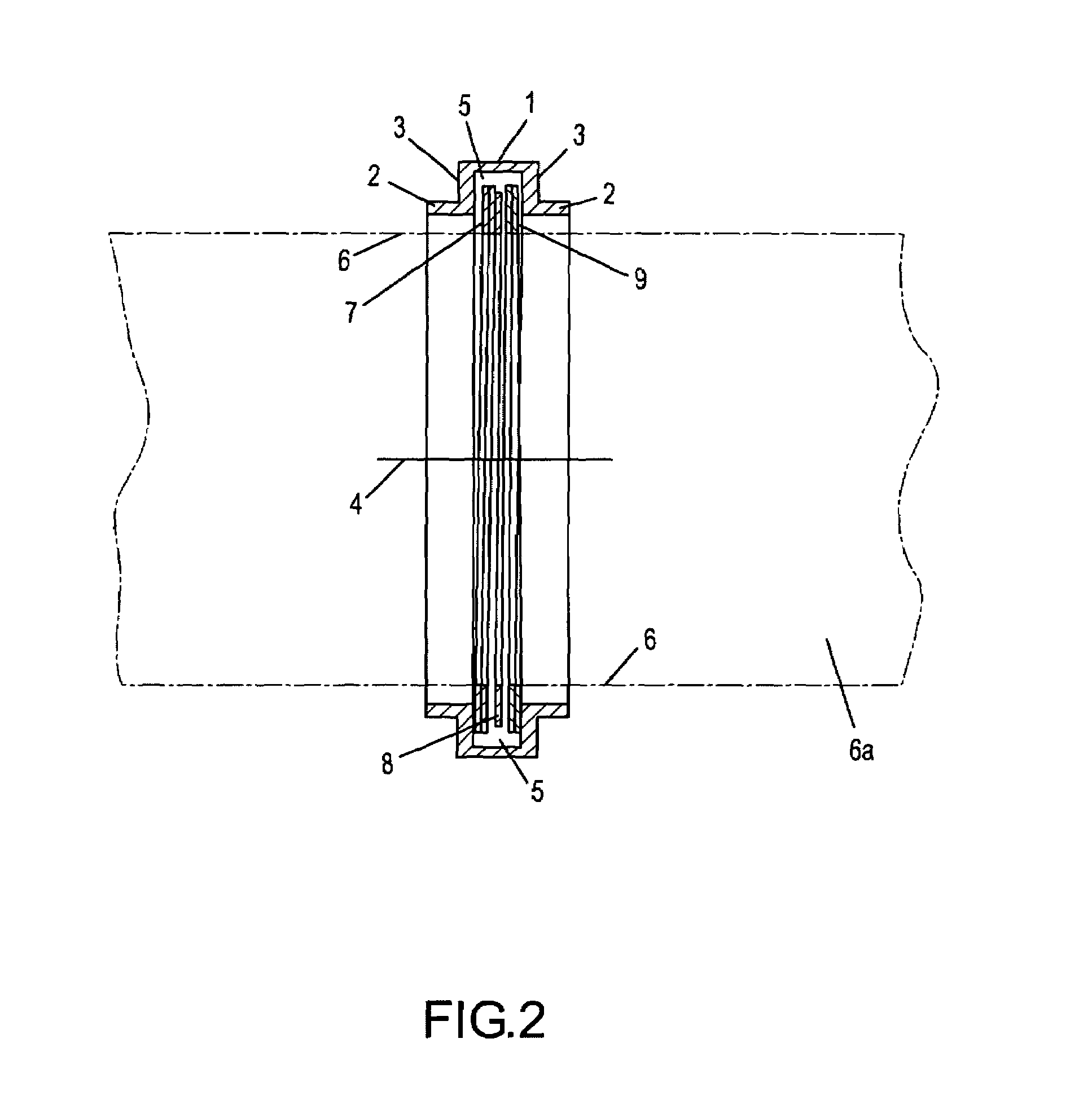 UV-irradiation device for treating fluids, comprising an improved cleaning device
