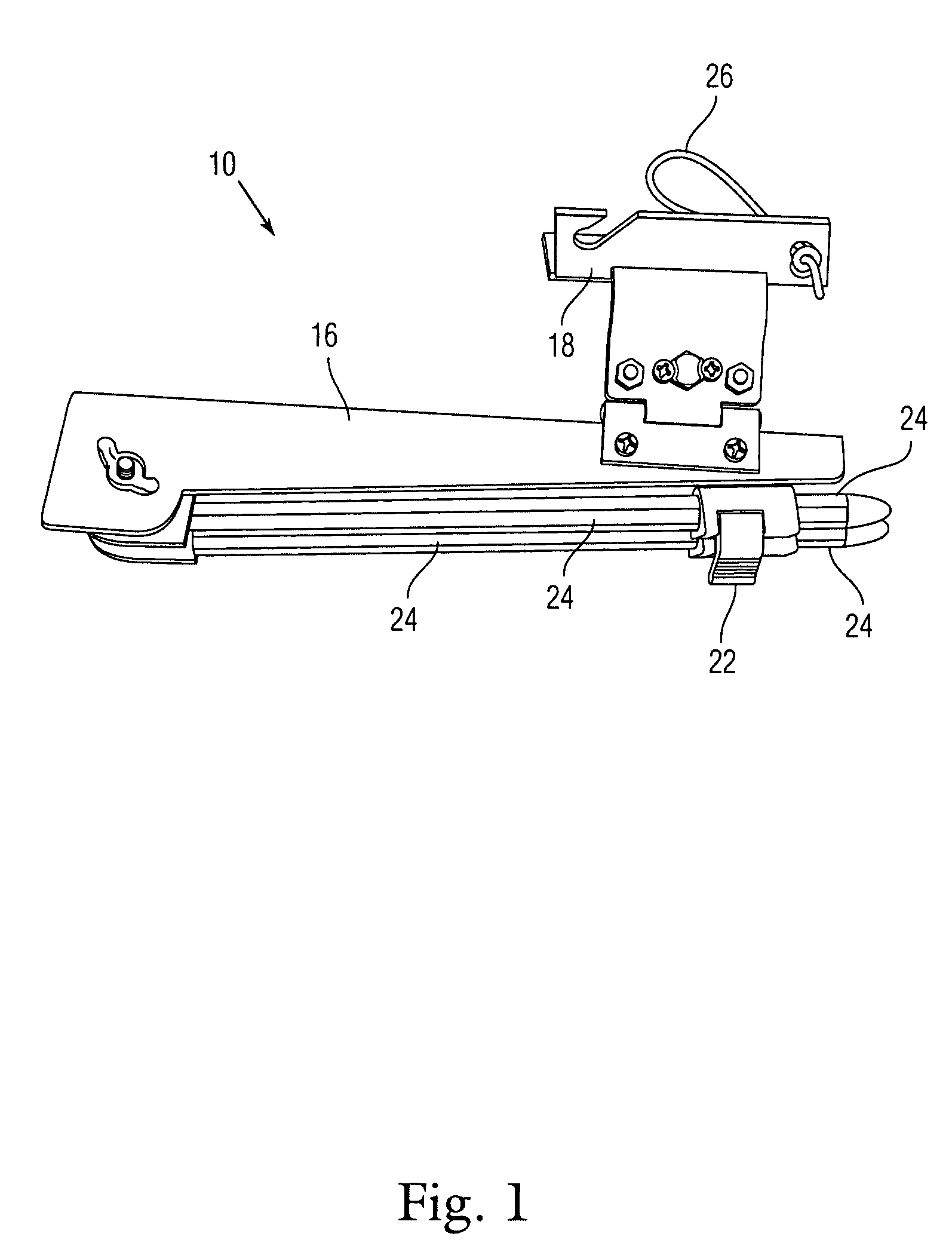 Device for safely raising and lowering a rifle between the ground and an elevated stand