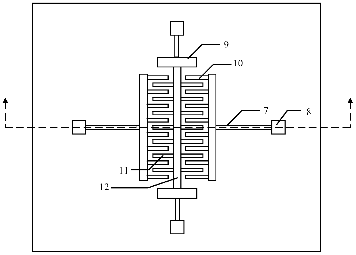 A variable pitch capacitive acceleration sensor and its preparation method