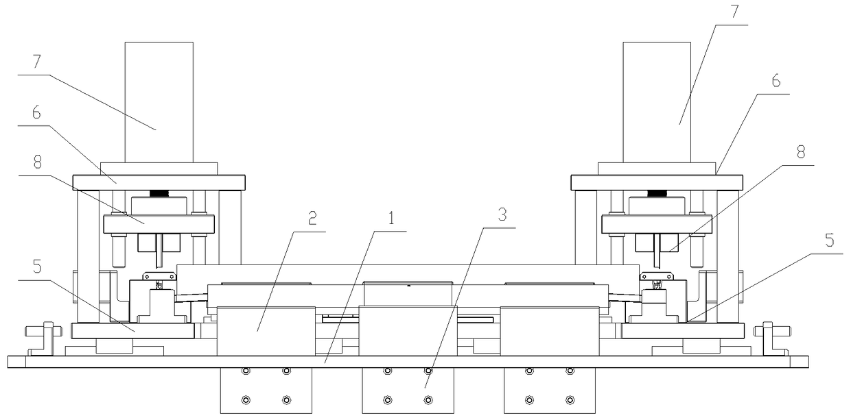 An integrated molding device for side strips on windshield nets of skylights