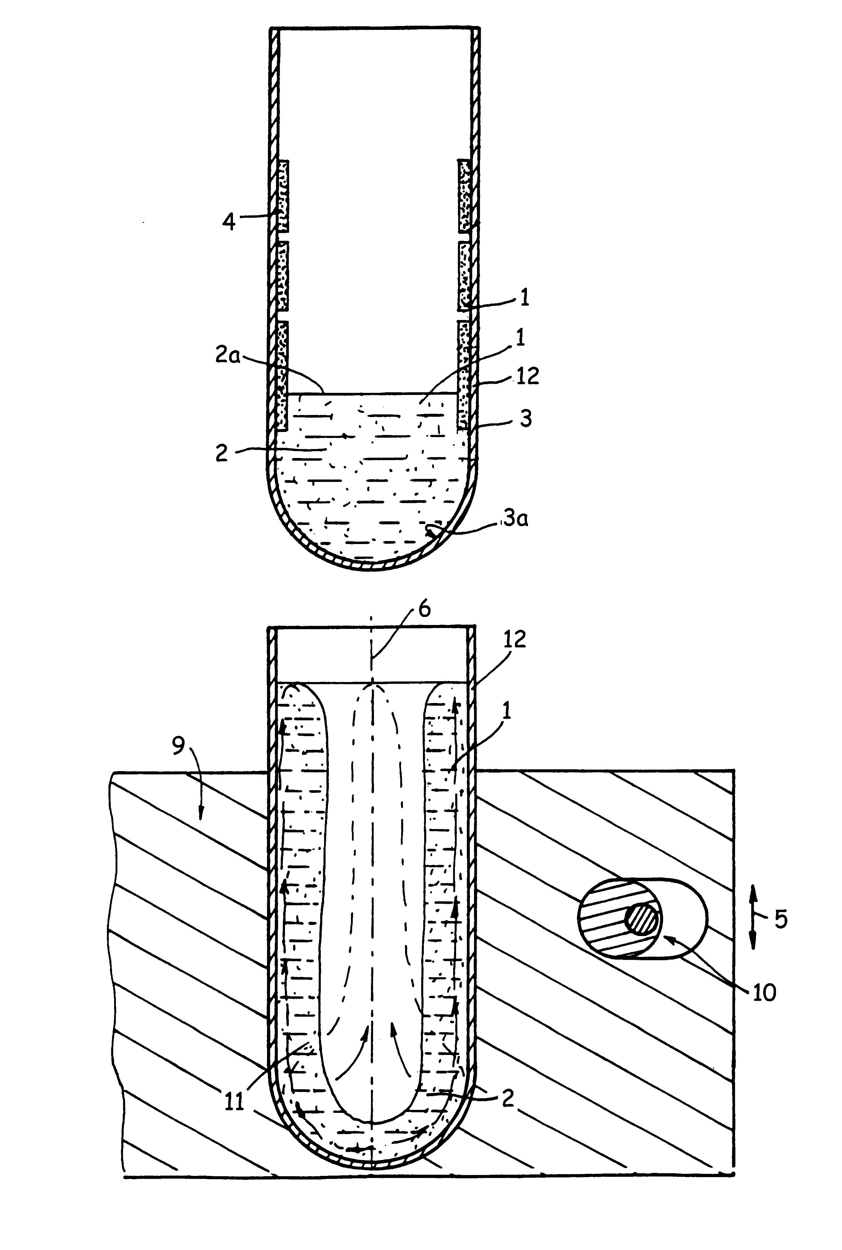 Method and device for suspending solid particles in a liquid