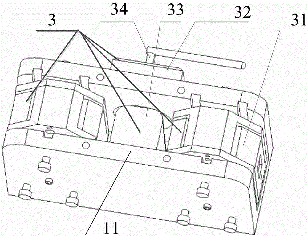 A method of aperture measurement based on non-contact sensor combination