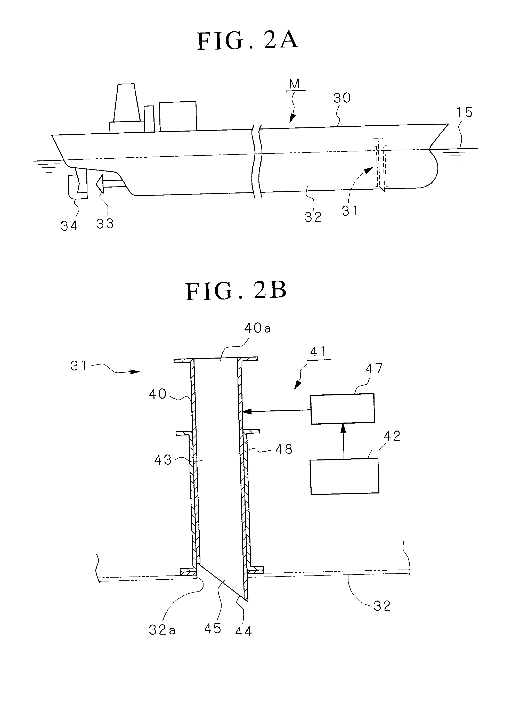 Frictional resistance reducing vessel and a method of reducing frictional resistance of a hull