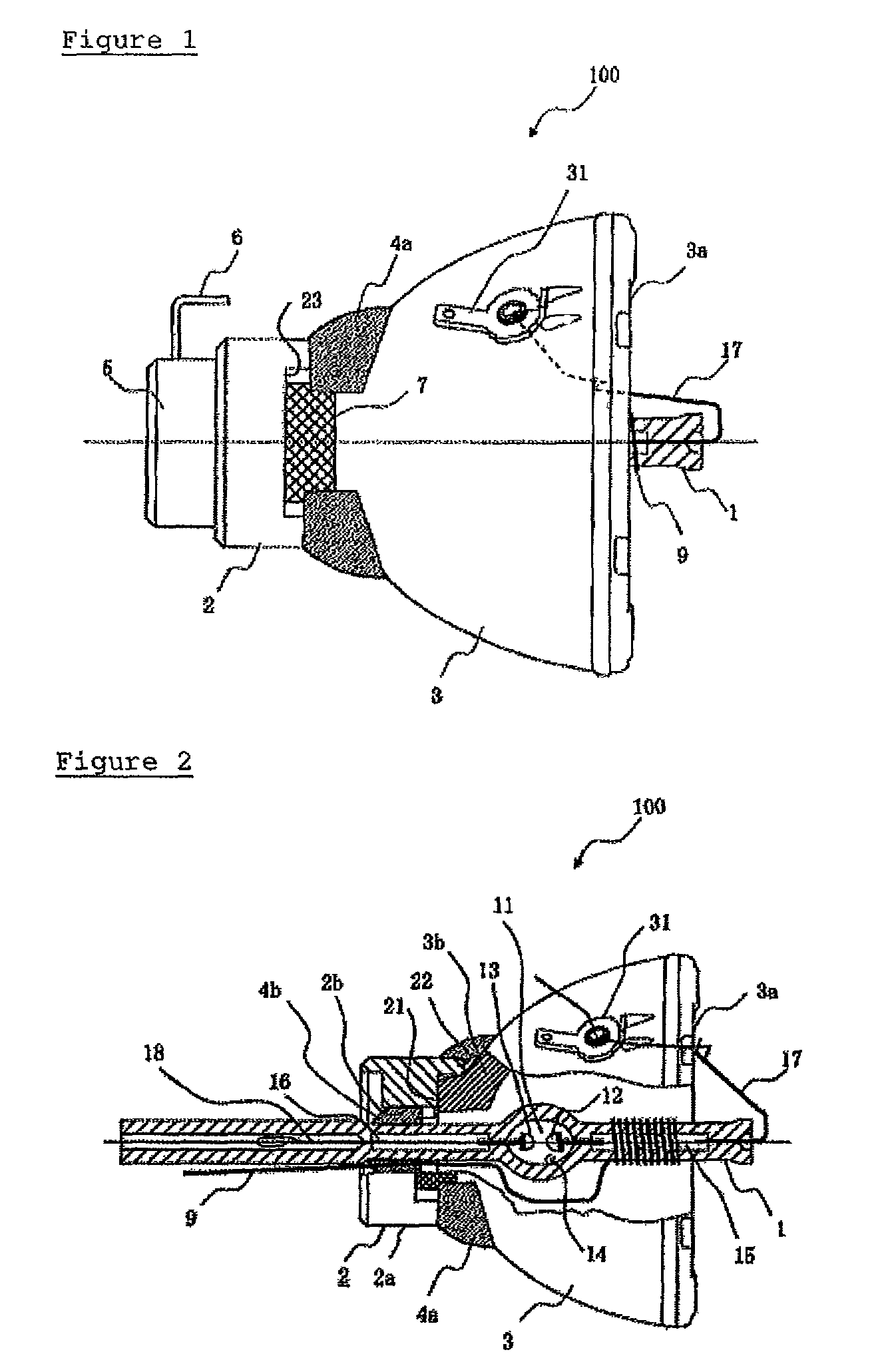 Discharge lamp with a reflective mirror with optimized electrode configuration