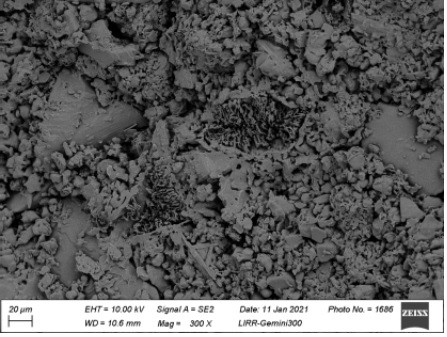 Preparation method of calcium hexaluminate-magnesium aluminate spinel multiphase material with spherical shell-sponge structure