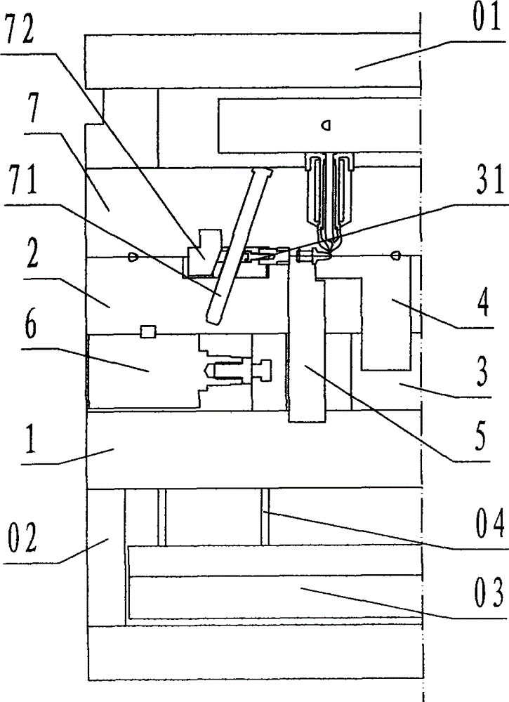 Swivel hook type hook injection mould capable of automatically assembling lifting hook