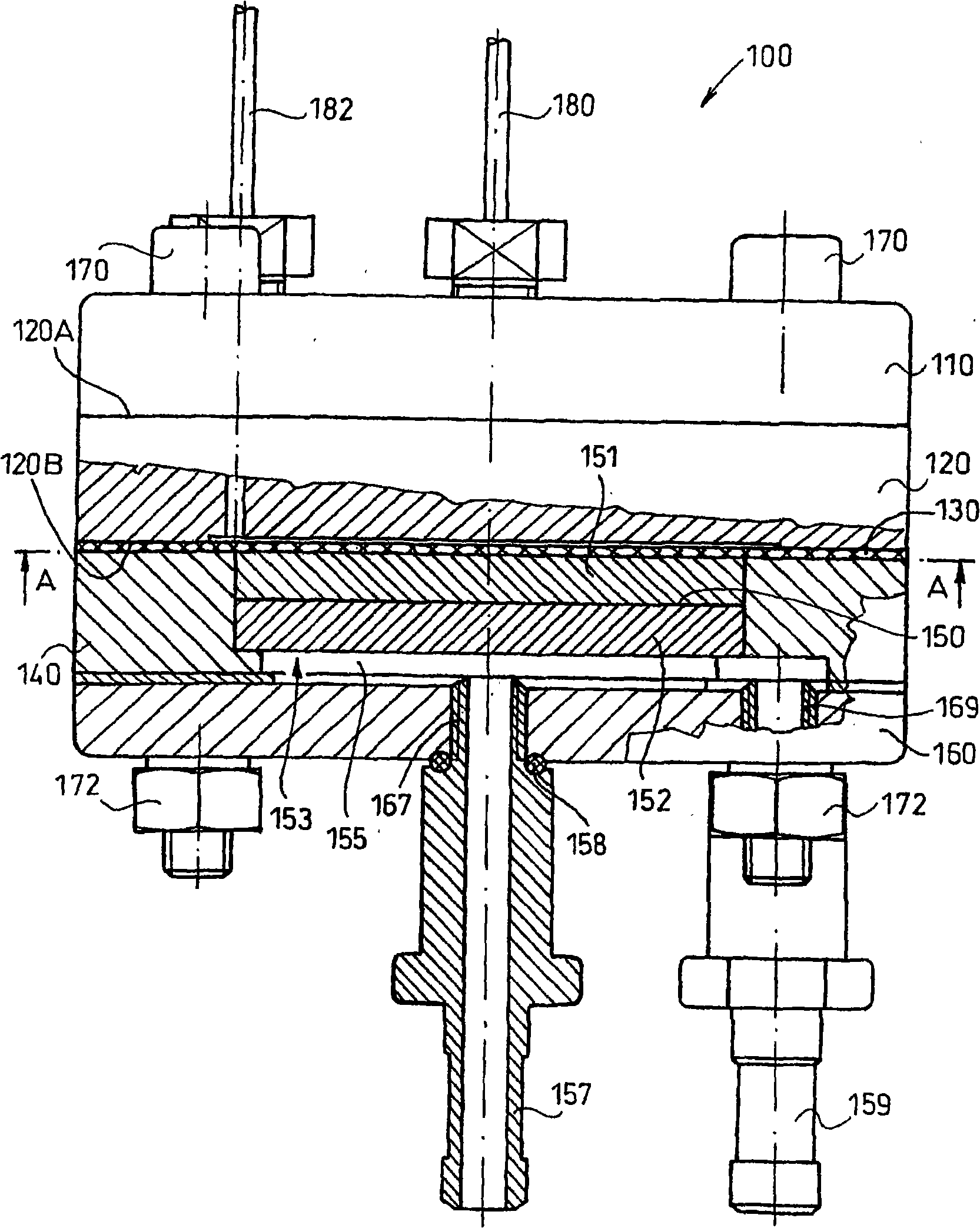 Method of forming a sealed channel of a microfluidic reactor and a microfluidic reactor comprising such channel