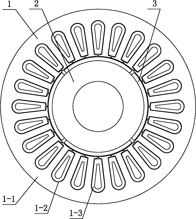 Permanent magnet synchronous motor with wide field-weakening and speed regulation range