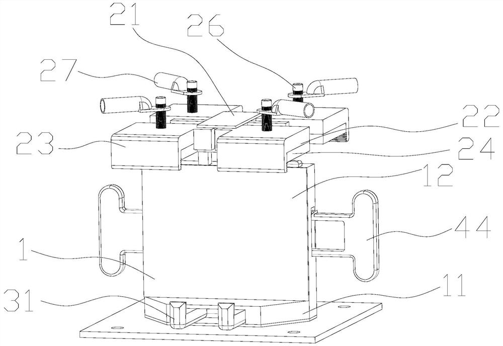 Square battery multifunctional test fixture with adjustable test size and operation method