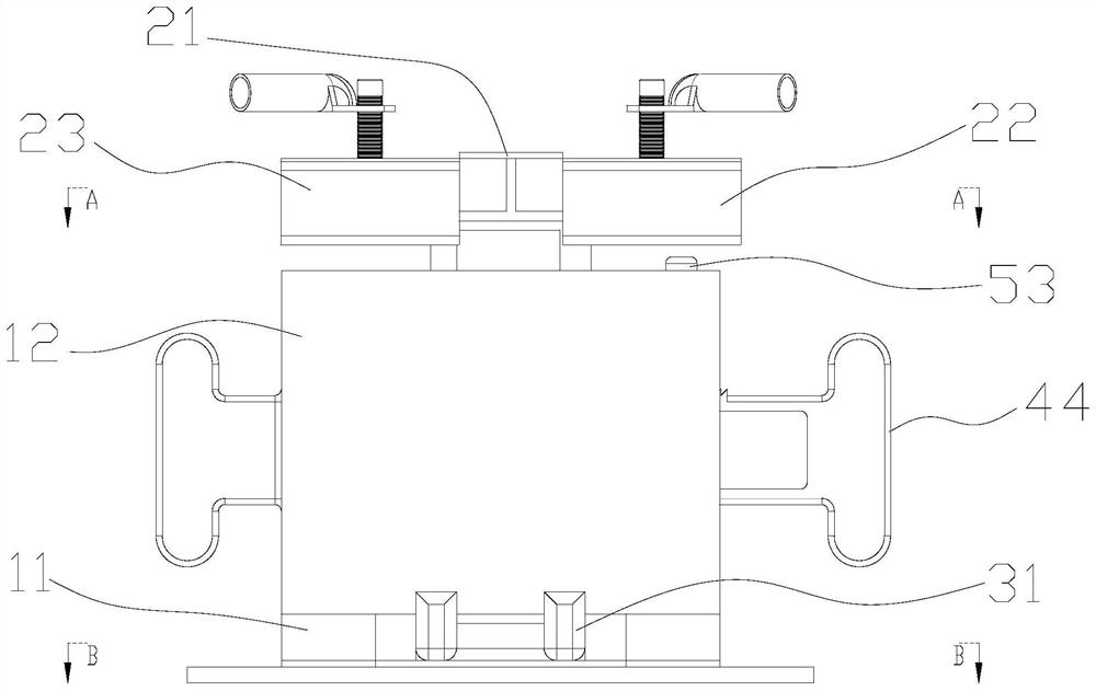 Square battery multifunctional test fixture with adjustable test size and operation method