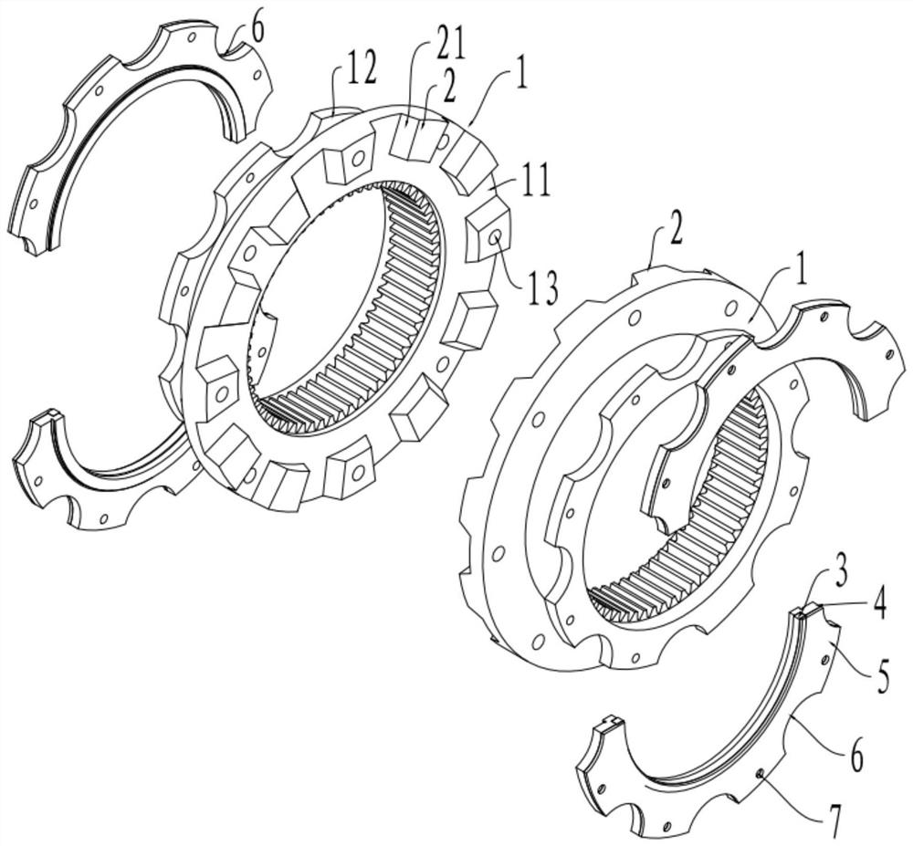 Self-hole-aligning coupler and using method thereof