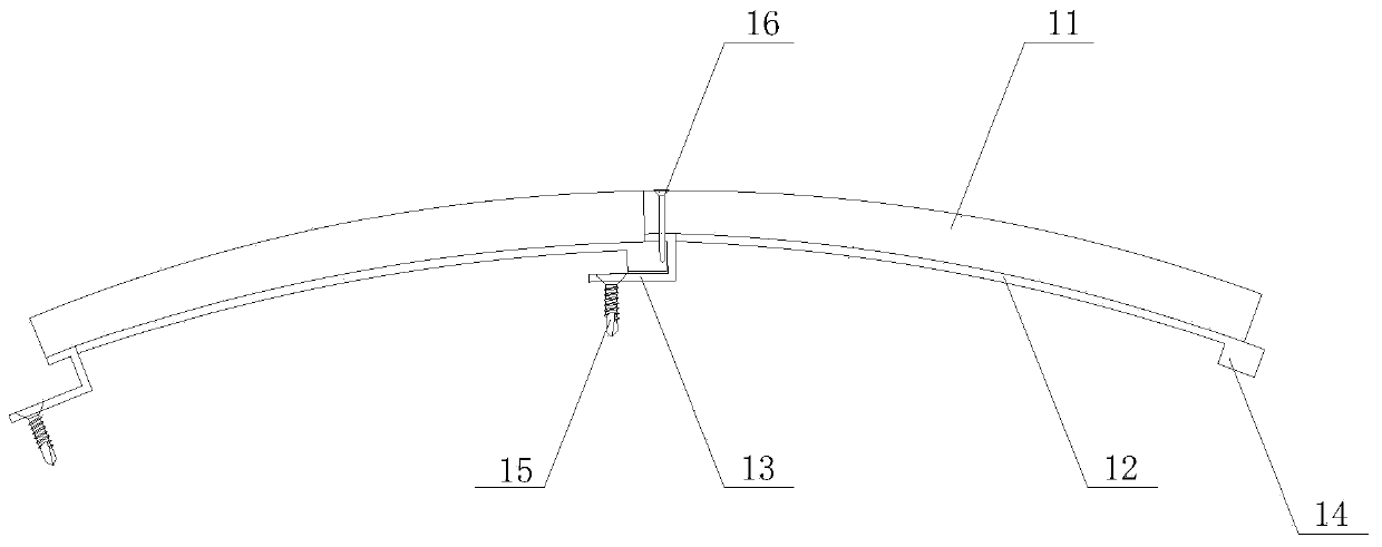 End-to-end spliced ​​decorative plate and ring-shaped assembly method thereof