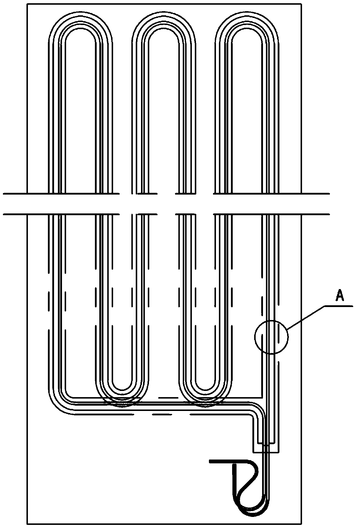 Heat dissipation structure of condenser and refrigerator with such structure