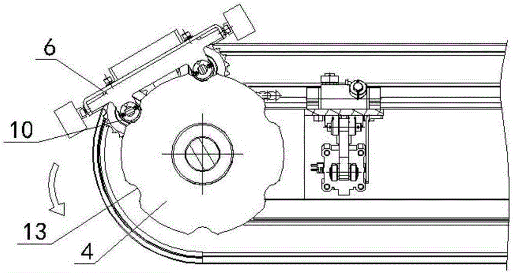 Hinge-connected multi-pallet turning mechanism for accumulation and release type conveying