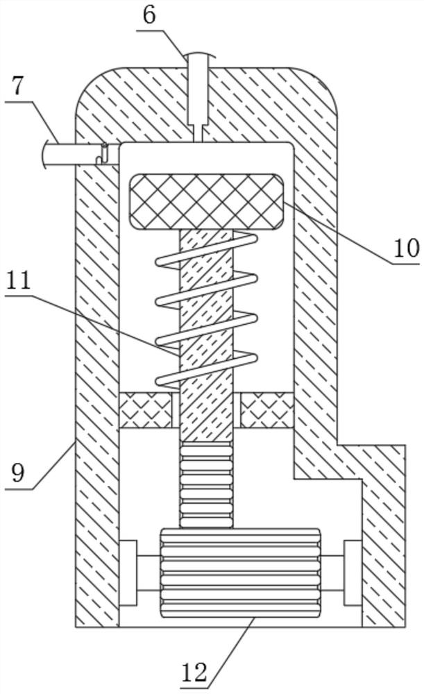 Automatic adjusting device for sudden increase of internal water pressure of water pump