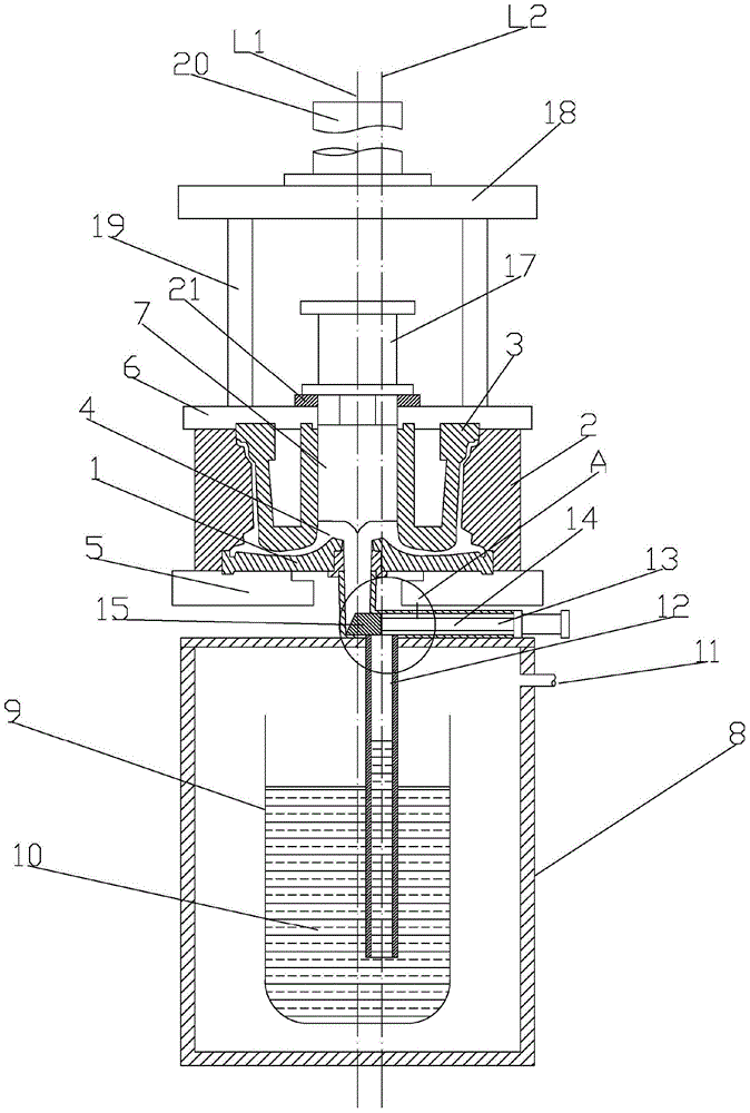 A casting device and method integrating low pressure filling and extrusion solidification