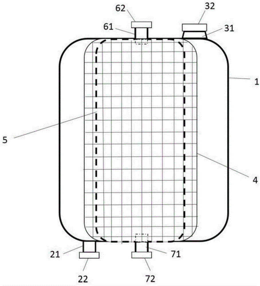Portable forward osmosis water purification bag and using and cleaning method thereof