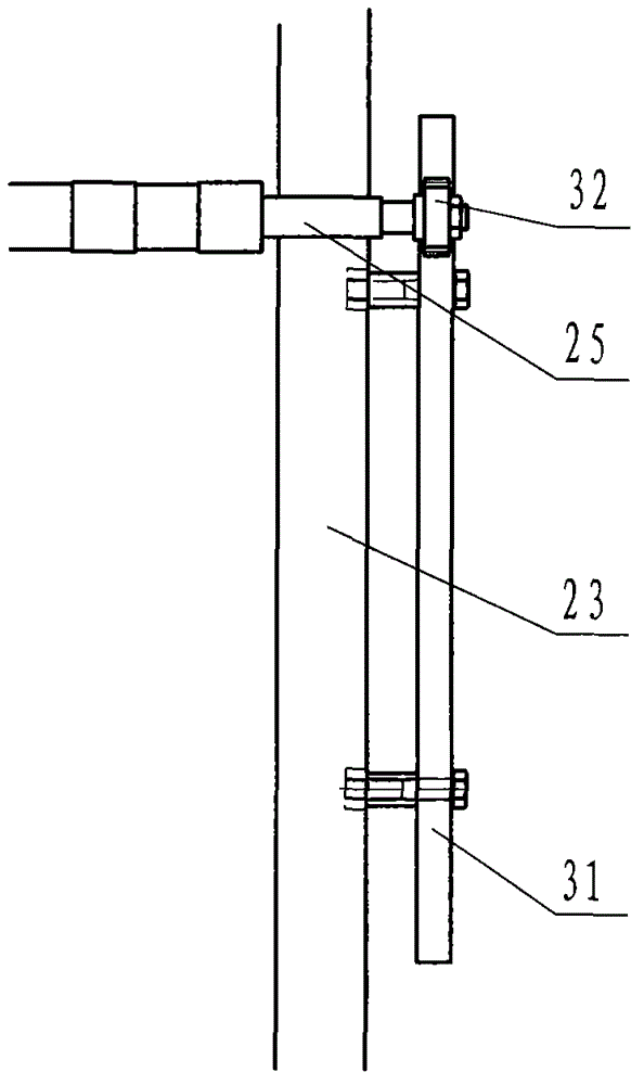 Automatic folding device for refractory fiber needled carpet folding block