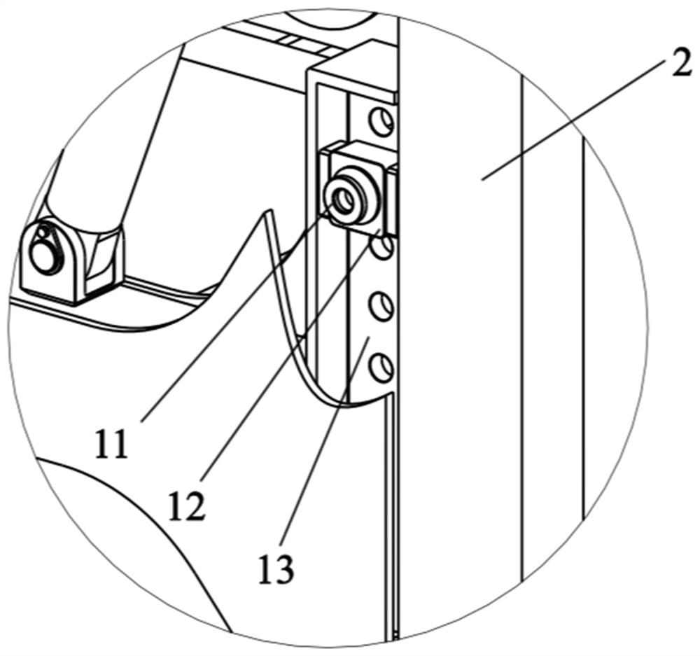 Traction conveying device for heavy wheeled vehicle