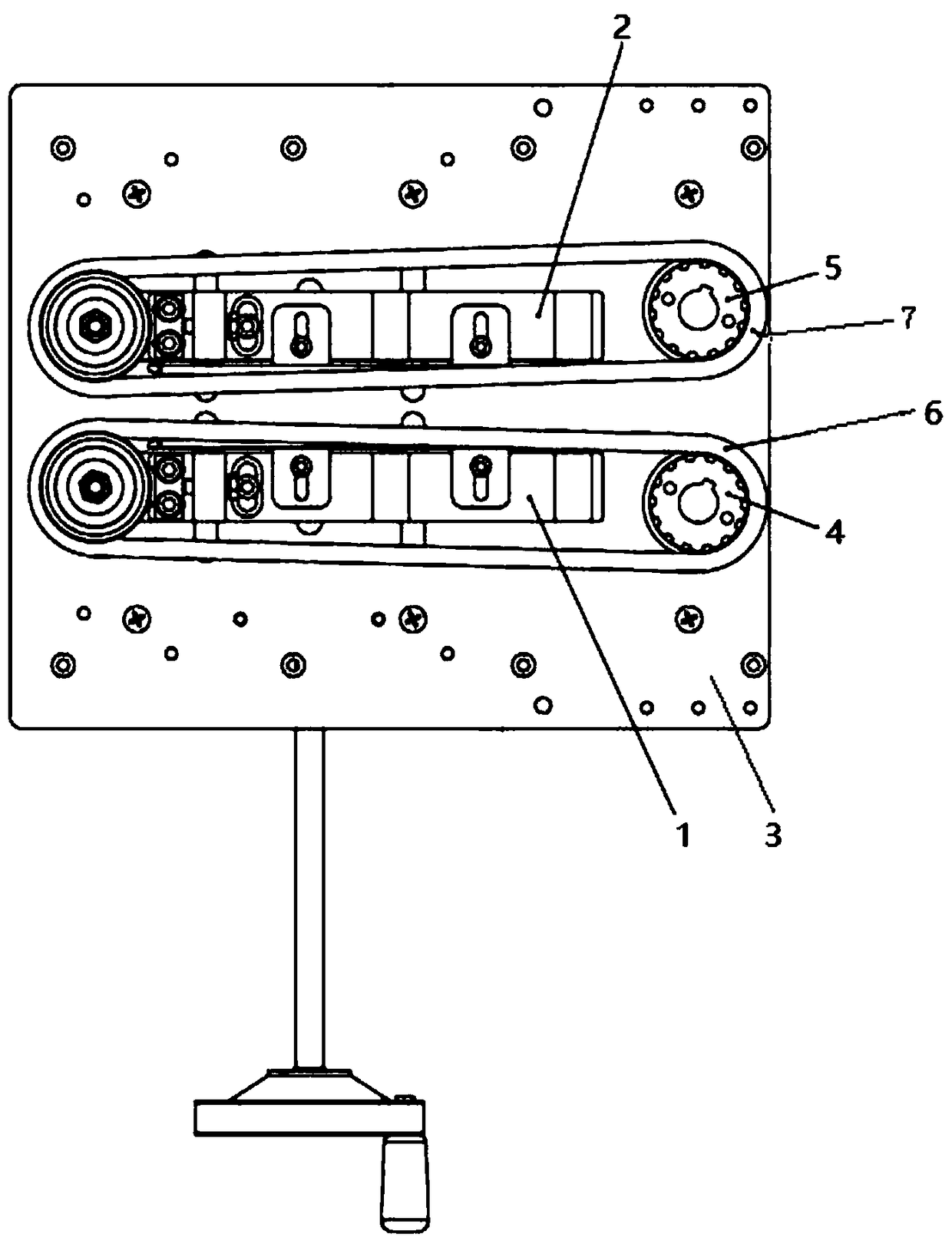 Traction adjusting device of wire tying machine