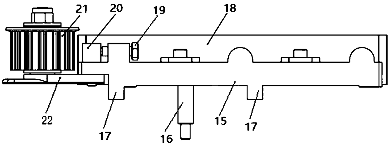 Traction adjusting device of wire tying machine