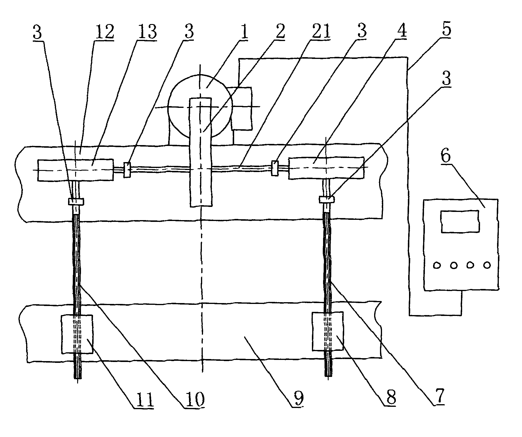 Device for automatically adjusting gap between lead screw nut and movable crossbeam of planer type milling and boring machine