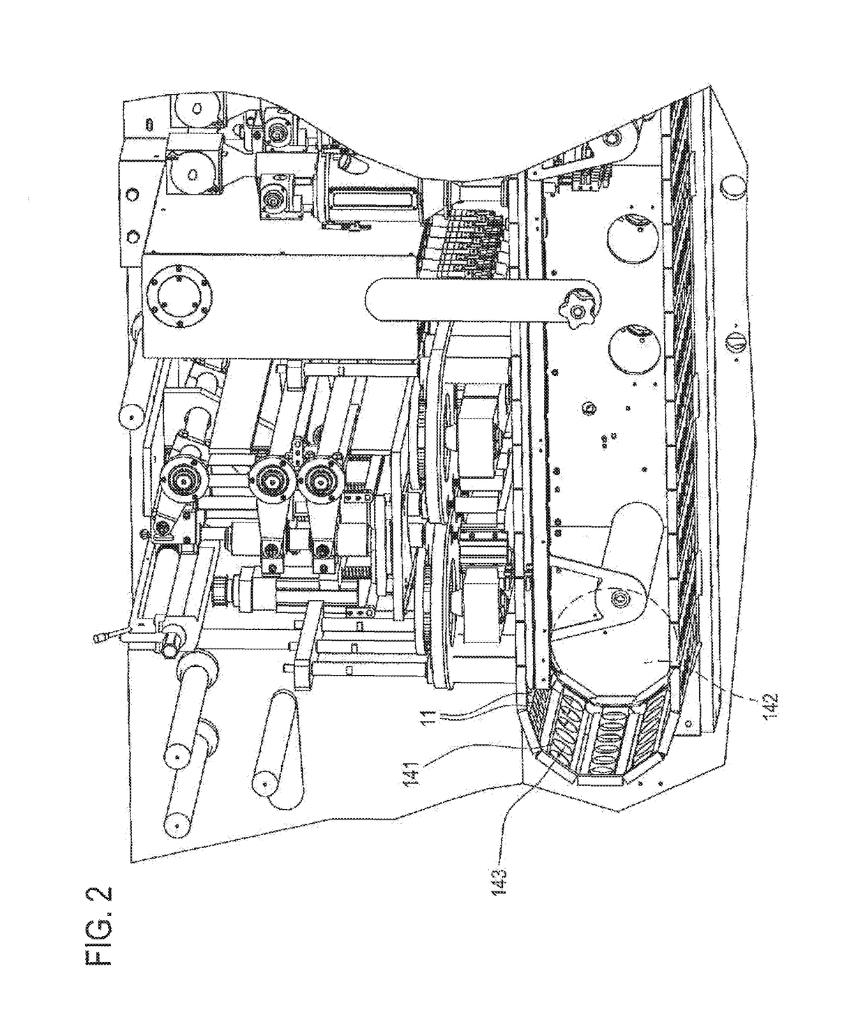 Apparatus and method for packing a product in a container comprising an external body and an internal bag