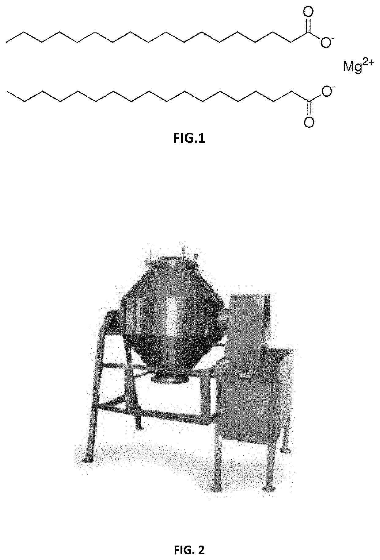 Pretreatment process for improving the filling of a chamber with solid particles