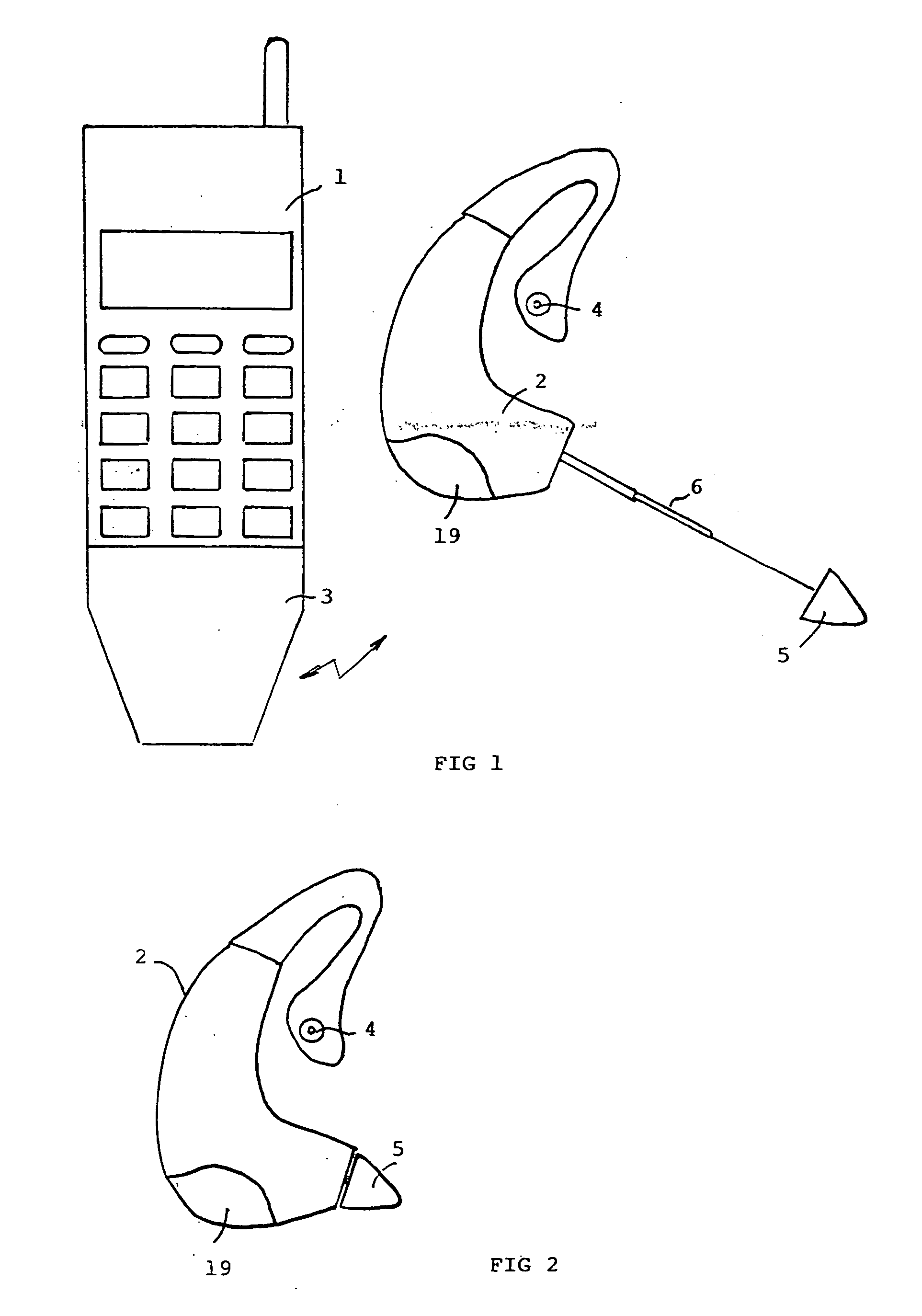 Wireless assembly comprising an ear pad and an intermediate module connected to a mobile telephone