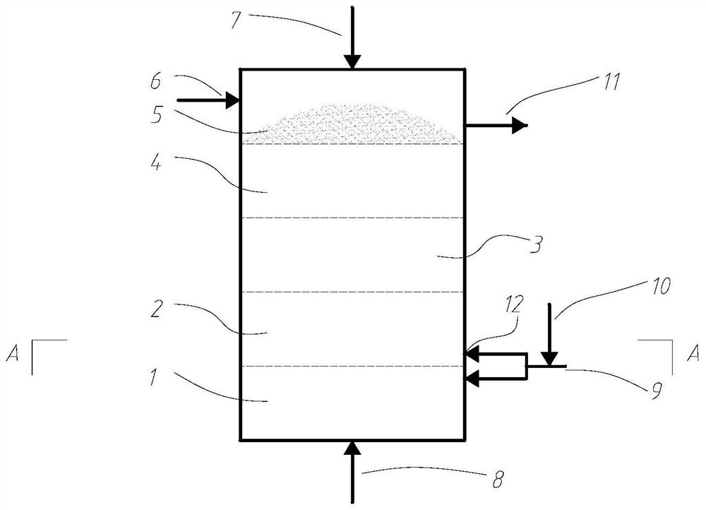 A kind of updraft steam gasification device for biomass and tar mixture