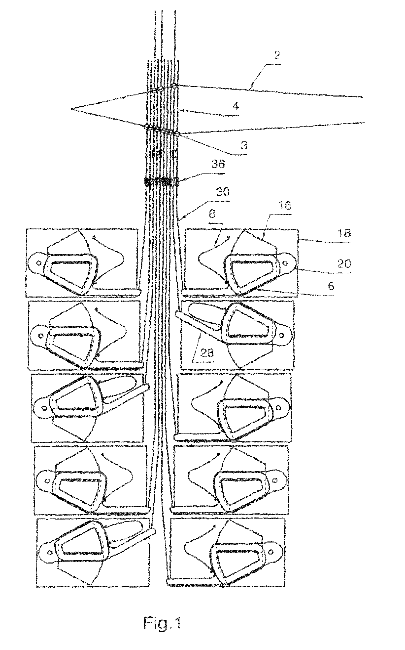 Device for controlling the transverse movement of the warp threads of a textile weaving machine
