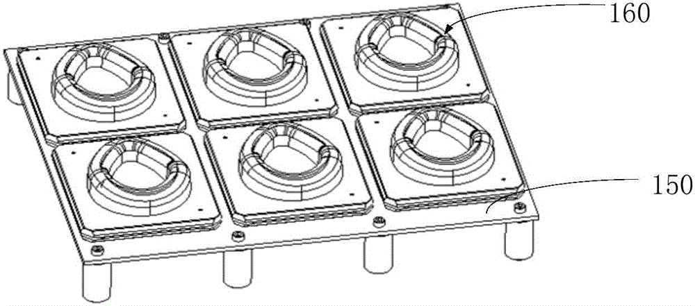 Rotational molding die, and rotational molding method