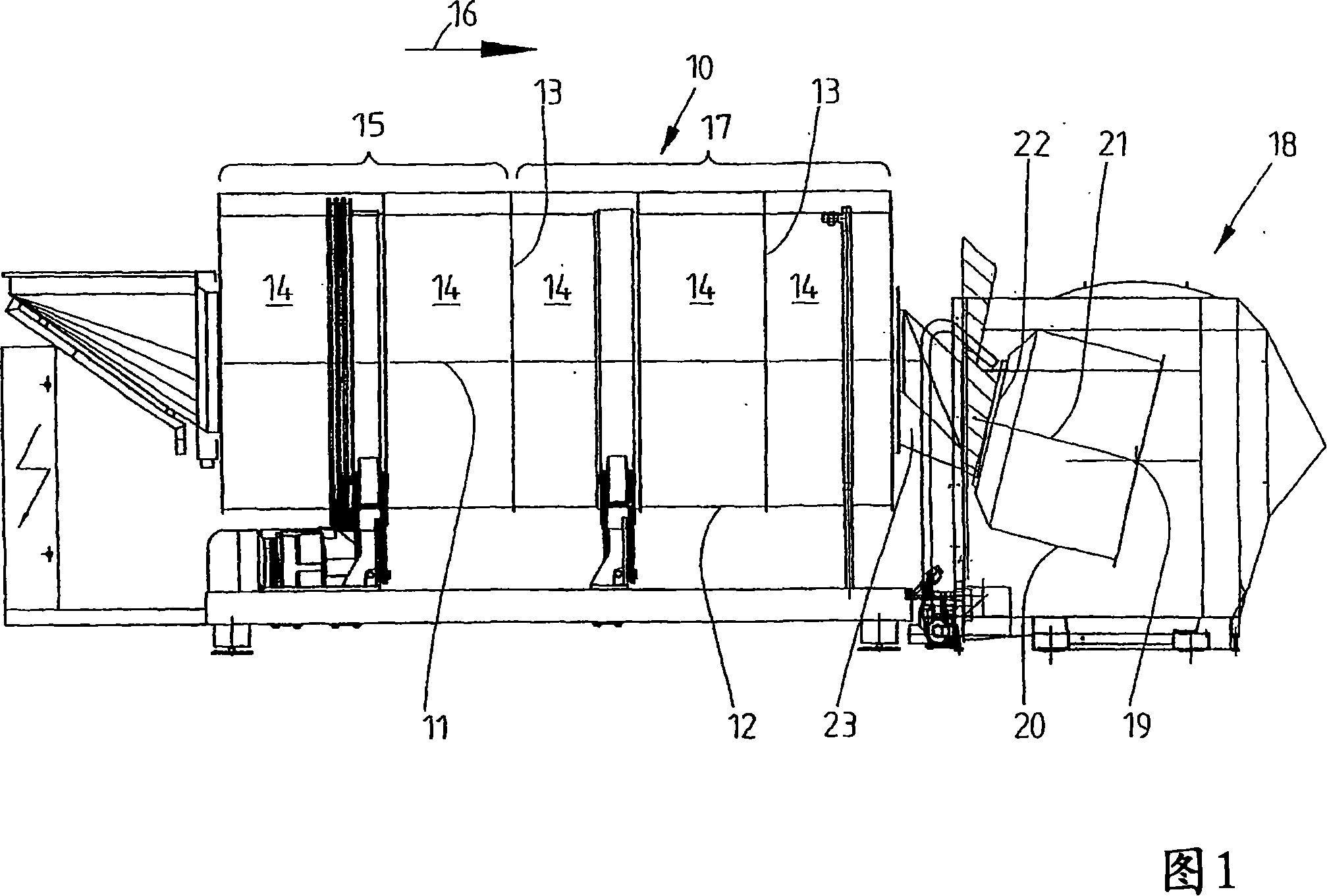 Method and device for the wet treatment of items to be washed