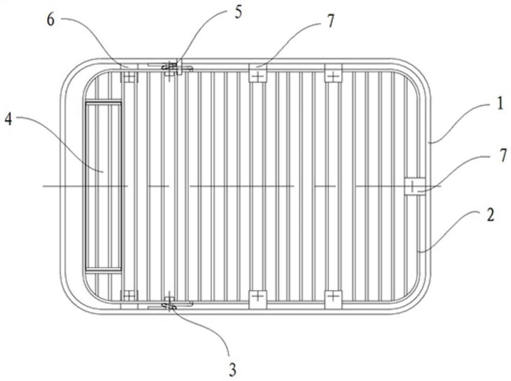 A ship and its seabed door grille