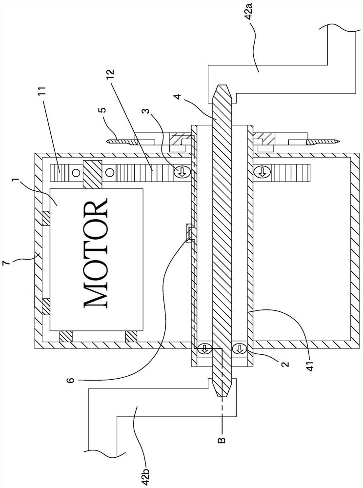 Torque detection device for electric bicycles that can detect the pedaling torque at both ends of the crankshaft